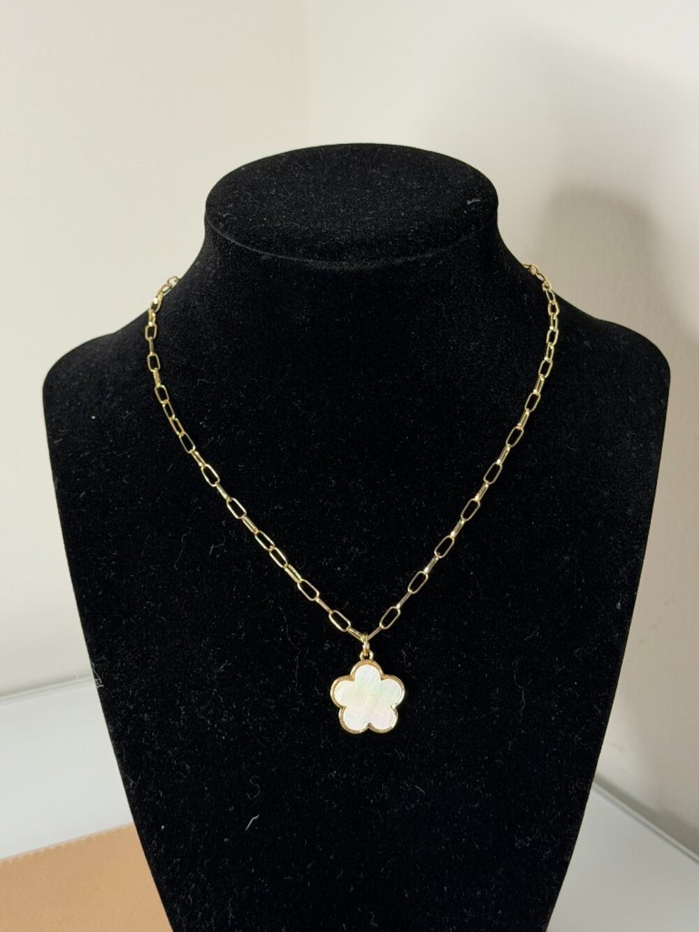 Gold Paperclip Chain Necklace w/ White Marbled Flower Charm Statement Jewelry